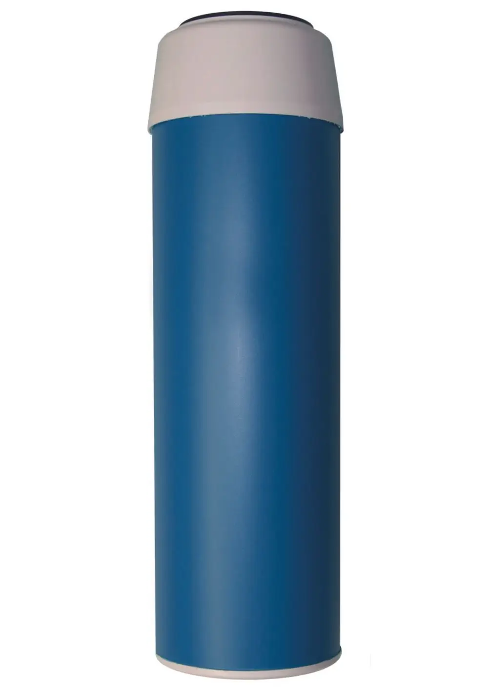 Judo Aktivkohle-Filterkerze in blauer Farbe mit einem weißen Deckel, zylindrischer Form, steht auf weißem Hintergrund.